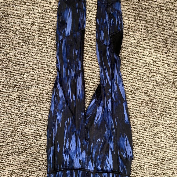 Lulu Lemon Crop Leggings - Picture 4 of 5